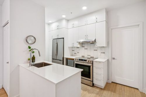 209-2500 Rue Dandurand, Montréal, QC, H1Y0C6 | Card Image