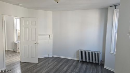 31 Marne St, Newark, NJ, 07105-3307 | Card Image