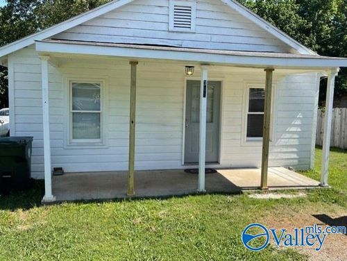 305 Oak St, Athens, AL, 35611-1946 | Card Image
