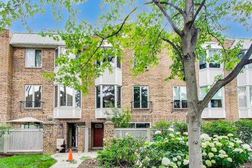 108 Bishop Quarter Ln, Oak Park, IL, 60302-2672 | Card Image