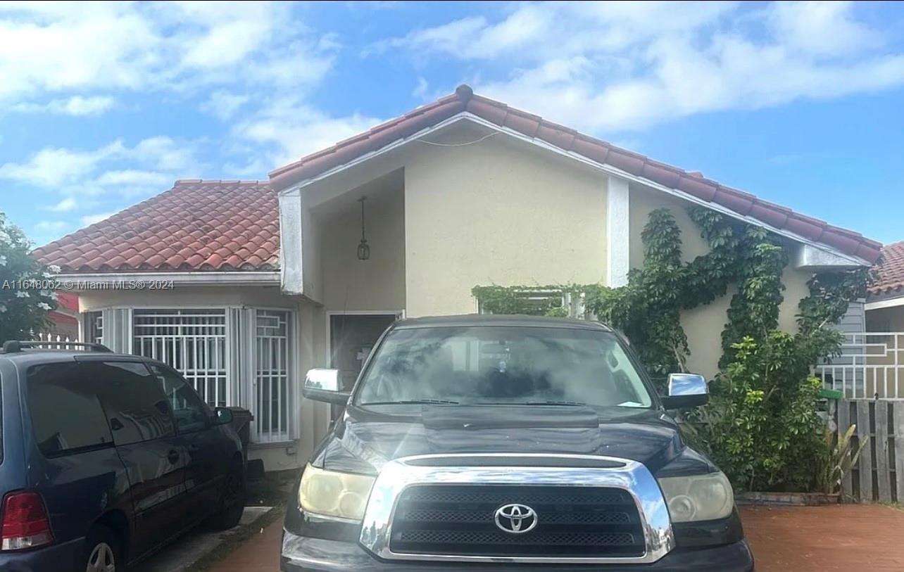 73rd Pl, Hialeah, FL 33016