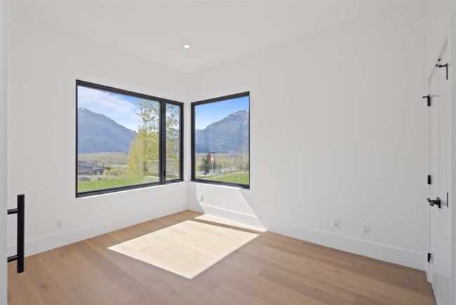 1608 Sisqa Peak Drive, House other with 5 bedrooms, 4 bathrooms and 4 parking in Pemberton BC | Image 10