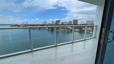 904 - 9821 E Bay Harbor Dr, Condo with 2 bedrooms, 2 bathrooms and null parking in Bay Harbor Islands FL | Image 2