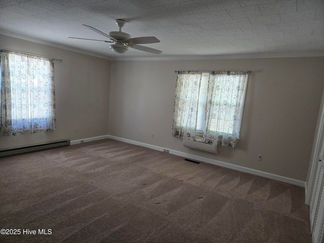 705 School Dr, House other with 5 bedrooms, 3 bathrooms and 1 parking in Williamston NC | Image 5