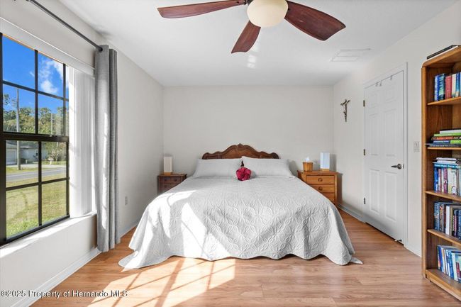 Suite bedroom 2 with large walk-in closet | Image 28