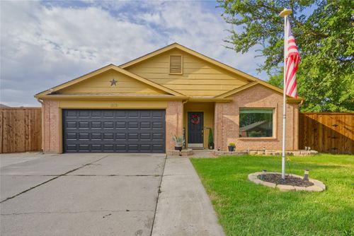 1013 Greenbend Dr, Denton, TX, 76210-8677 | Card Image