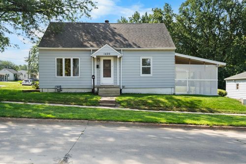 1420 E Mitchell Avenue, Waterloo, IA, 50702 | Card Image