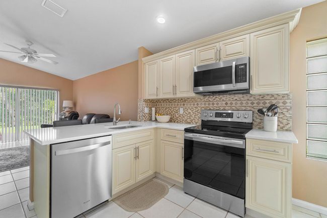 9594 Arbor View Dr, House other with 3 bedrooms, 2 bathrooms and null parking in Boynton Beach FL | Image 17