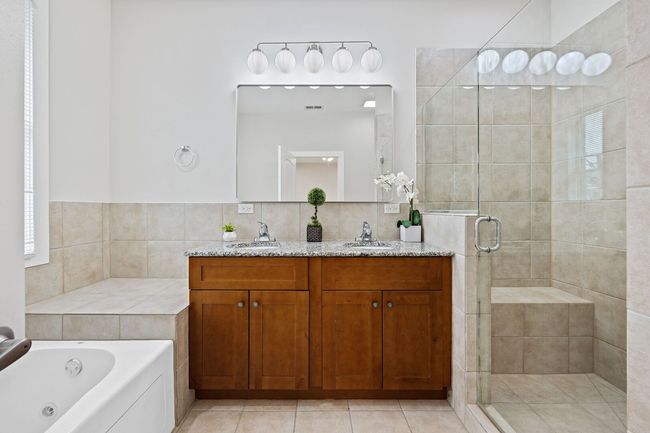UNIT-2 - 3130 W Walton St, Condo with 3 bedrooms, 2 bathrooms and 1 parking in CHICAGO IL | Image 12