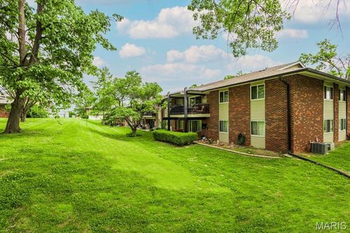 unit-f-10077 Bunker Hill Dr, Saint Louis, MO, 63123-7443 | Card Image