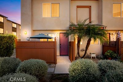 6 - Plummer Street, Townhouse with 3 bedrooms, 3 bathrooms and 2 parking in Panorama City CA | Image 2