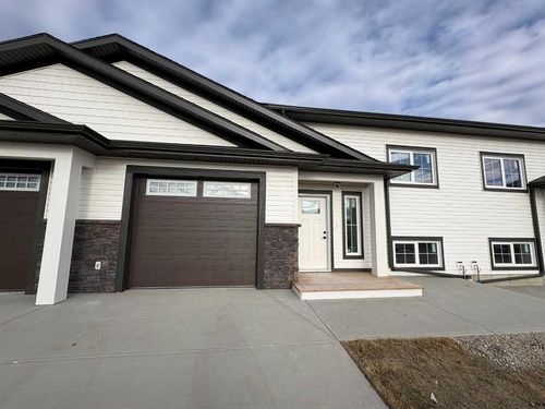 425 Meadowlark Way, Vulcan, AB, T0L2B0 | Card Image