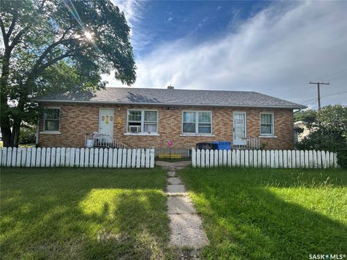 1501 3rd Street, Estevan, SK, S4A0S5 | Card Image