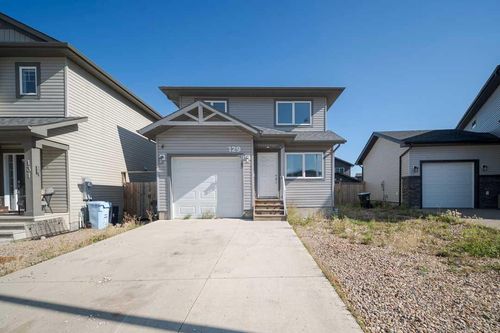 129 Airmont Crt, House with 3 bedrooms, 4 bathrooms and 3 parking in Fort Mcmurray AB | Card Image