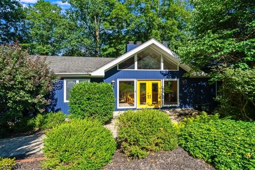 20 Glen Gary Dr, Mendham Twp, NJ, 07945-3030 | Card Image