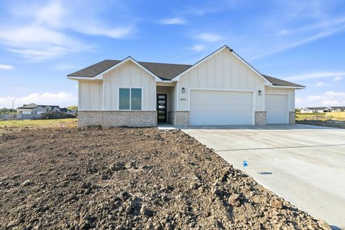 5503 N Toben Ct, Bel Aire, KS, 67226-8867 | Card Image