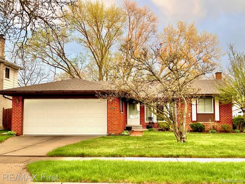 15662 Liverpool St, Livonia, MI, 48154-1824 | Card Image