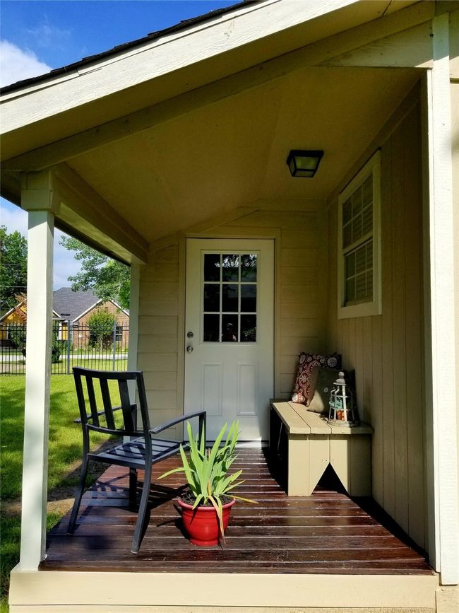 Rear covered porch | Image 15