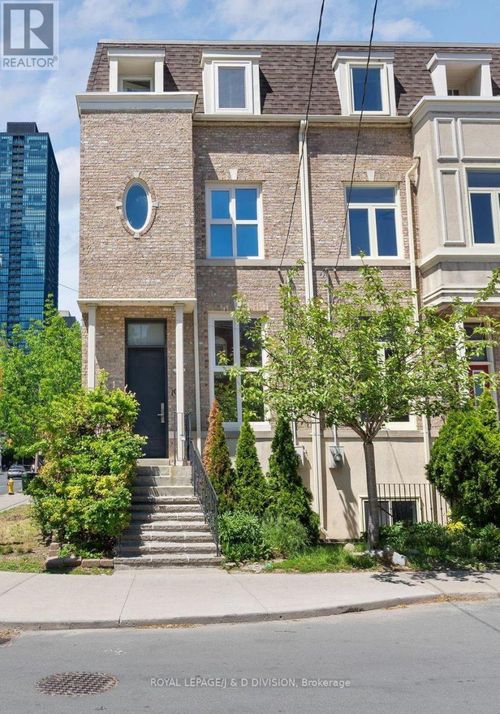 102 Earl Pl, Toronto, ON, M4Y3B9 | Card Image