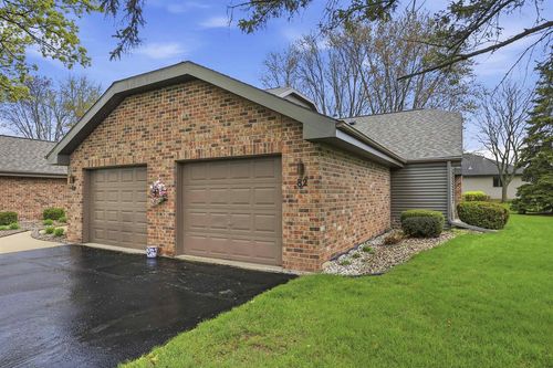 82 Spencer Village Court, GRAND CHUTE, WI, 54914 | Card Image