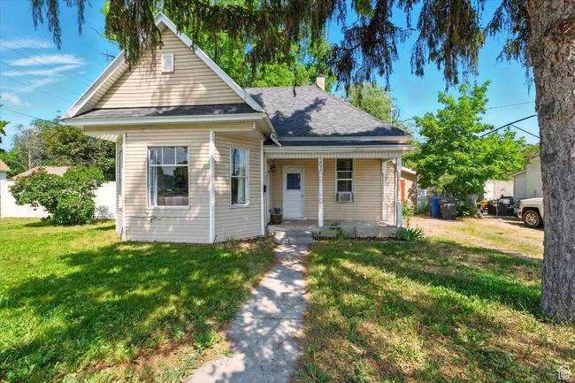 Bungalow featuring covered porch, a chimney, a front lawn, and a shingled roof | Image 20