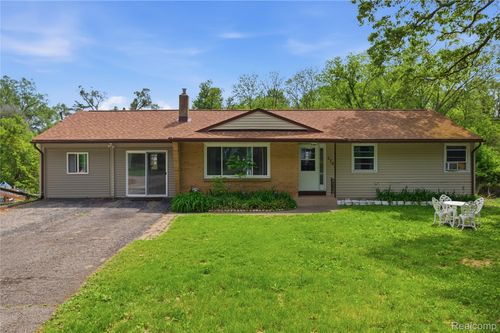 2705 Glendale Rd, Jackson, MI, 49203-4534 | Card Image