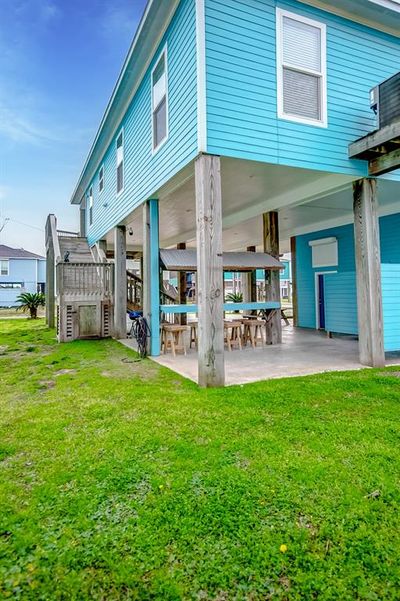 2029 Idyle View, House other with 3 bedrooms, 2 bathrooms and null parking in Crystal Beach TX | Image 3