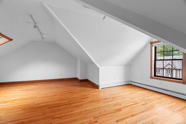 623 Whitney Ave, Home with 21 bedrooms, 13 bathrooms and 12 parking in New Haven CT | Image 15