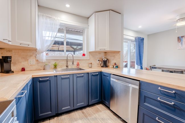 718 Glengarry Blvd, House attached with 3 bedrooms, 2 bathrooms and 2 parking in Cornwall ON | Image 11