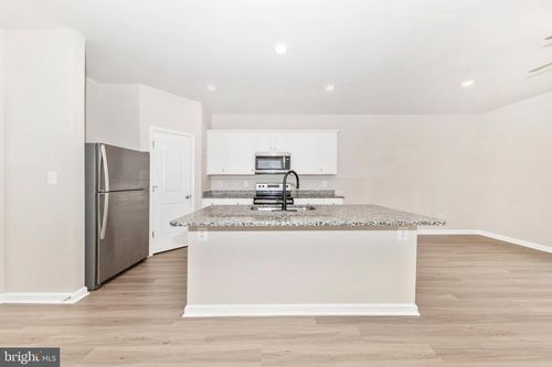 86 Paddington St, FALLING WATERS, WV, 25419-4699 | Card Image