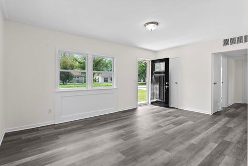 2104 Chestnut Ave, STERLING, IL, 61081-1812 | Card Image
