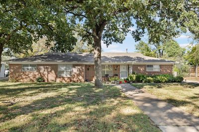 Full duplex with 2 bedrooms & 1 bathroom on each side. | Image 1