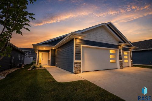 6804 W Belgrave Trl, Sioux Falls, SD, 57106-8881 | Card Image