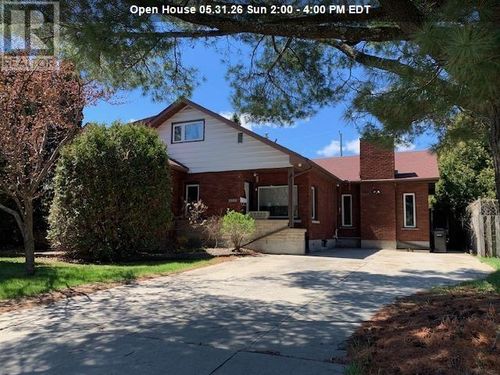 327 Brunswick St S, Thunder Bay, ON, P7E1W7 | Card Image