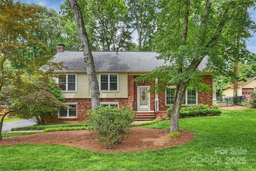 7050 Knightswood Dr, Charlotte, NC, 28226-7641 | Card Image