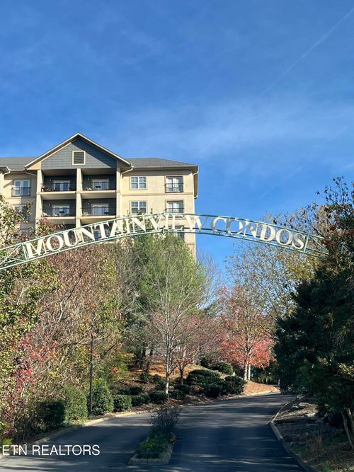 unit-2105-124 Plaza Dr, Pigeon Forge, TN, 37863-5019 | Card Image