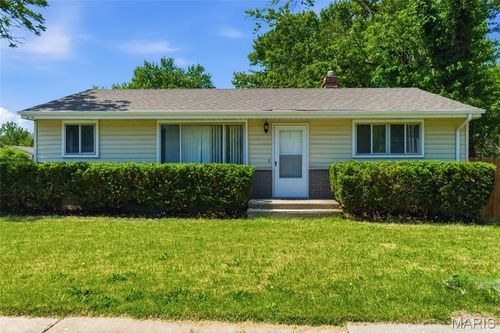 1 Oxford Place, St Charles, MO, 63301 | Card Image