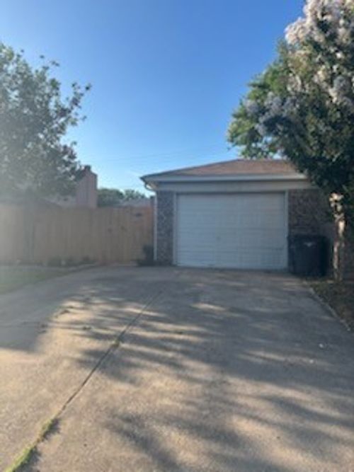 2805 Woodmont Trl, Fort Worth, TX, 76133-4364 | Card Image