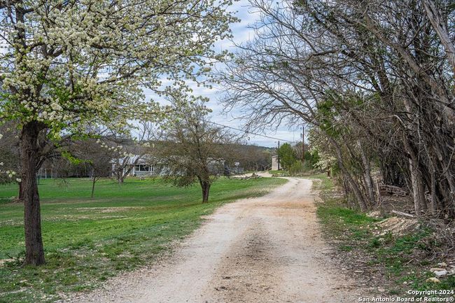 3420 Junction Hwy, House other with 2 bedrooms, 2 bathrooms and null parking in ingram TX | Image 29