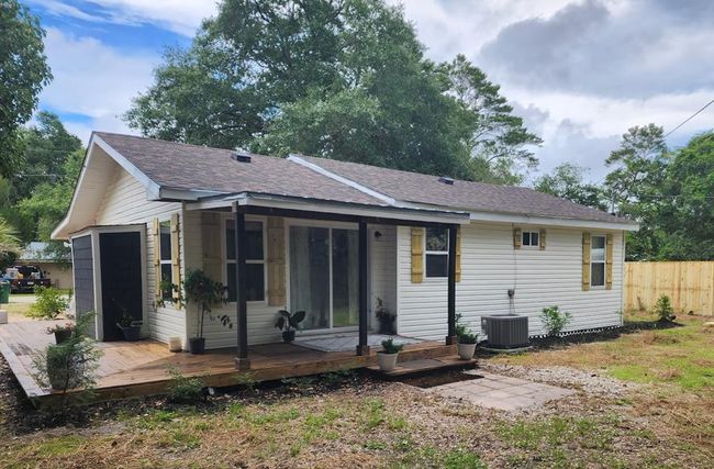 603 Nw 3 Rd St, House other with 3 bedrooms, 2 bathrooms and 2 parking in Carrabelle FL | Image 8
