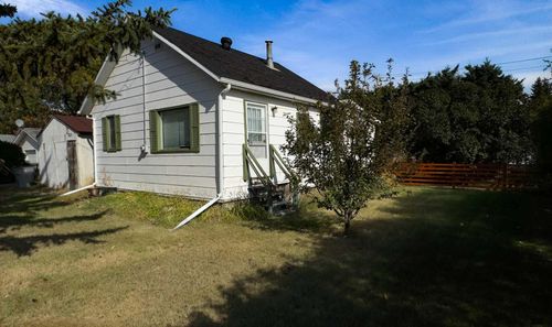 1025 14 St, Wainwright, AB, T9W1K6 | Card Image