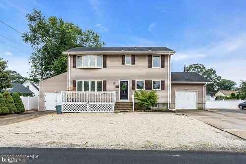 20 E Lakewood Ave, Ocean Gate, NJ, 08740-1333 | Card Image