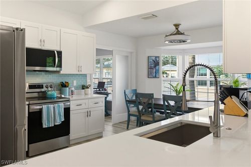 201-688 Wiggins Lake Dr, NAPLES, FL, 34110-6074 | Card Image