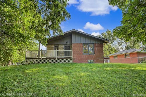 9415 Tobine St, Romulus, MI, 48174-3366 | Card Image