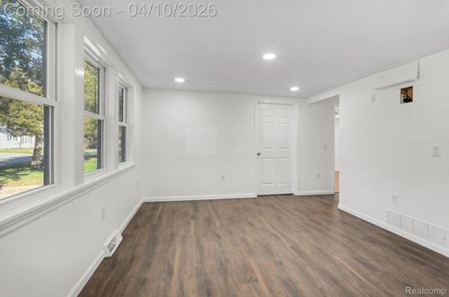 211 Cardinal St, Commerce Township, MI, 48382-4026 | Card Image