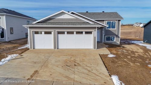 1714 Marilyn Way, Dickinson, ND, 58601 | Card Image