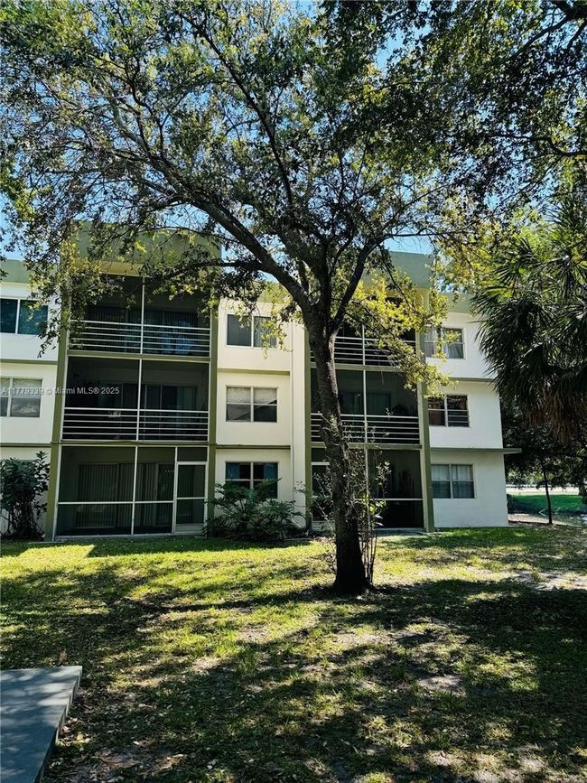 APT-315 - 4215 University Dr, Condo with 2 bedrooms, 2 bathrooms and null parking in Sunrise FL | Image 54