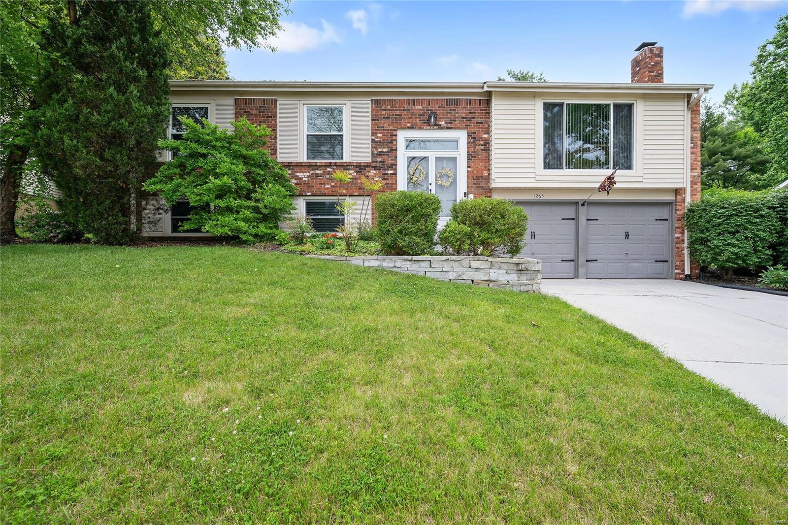 Mautenne Dr, Manchester, MO 63021