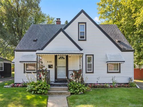 686 4th Ave, Pontiac, MI, 48340-2024 | Card Image
