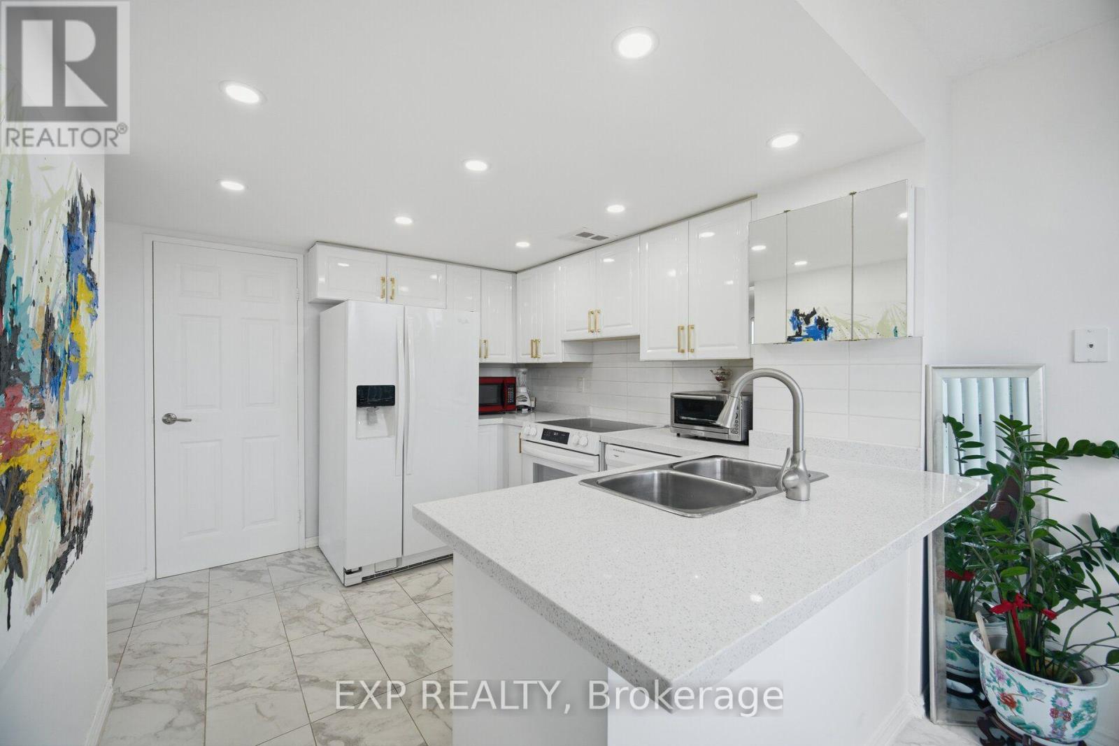 Residential in Vaughan (Brownridge) 5